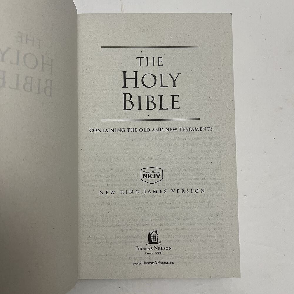 NKJV New King James Version Bible Paperback Thomas Nelson - Picture 2 of 9